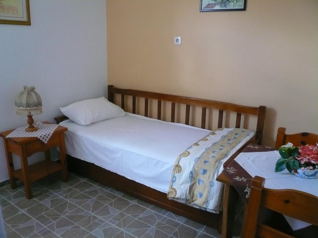 Liossis Rooms & Apartments Skopelos Town Room photo