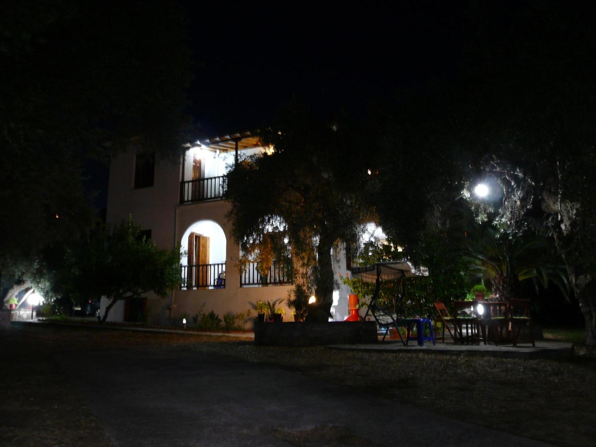 Liossis Rooms & Apartments Skopelos Town Exterior photo