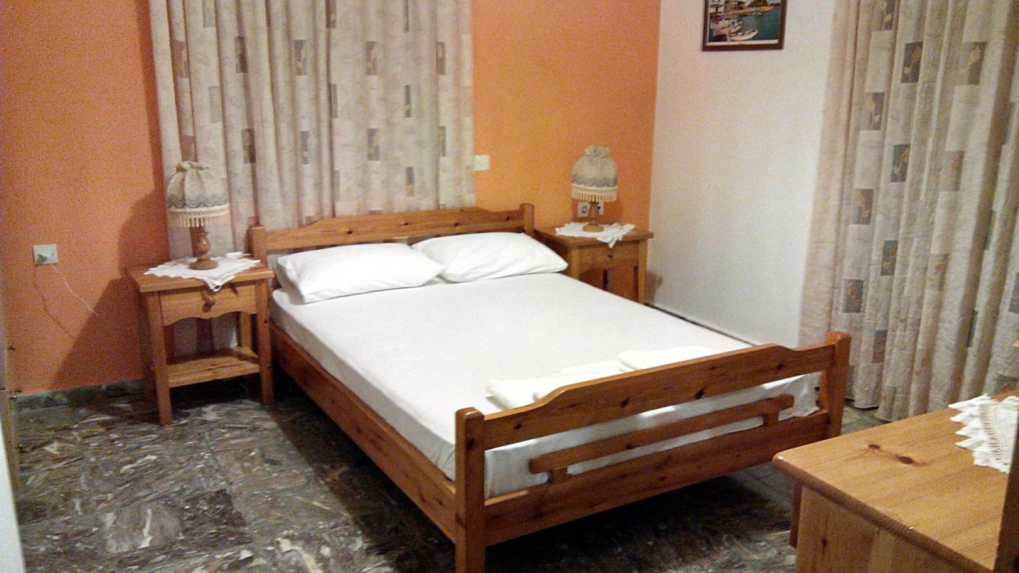Liossis Rooms & Apartments Skopelos Town Room photo