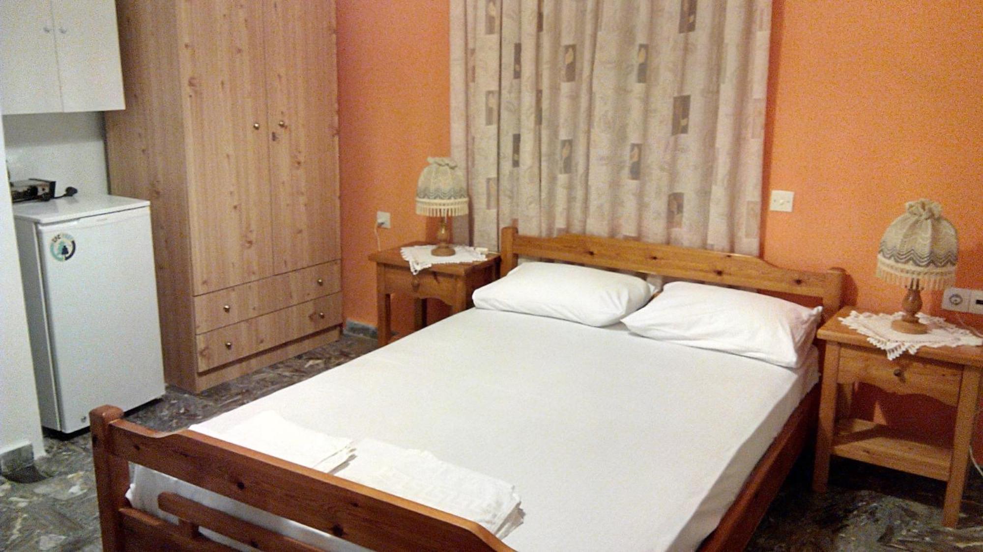 Liossis Rooms & Apartments Skopelos Town Room photo