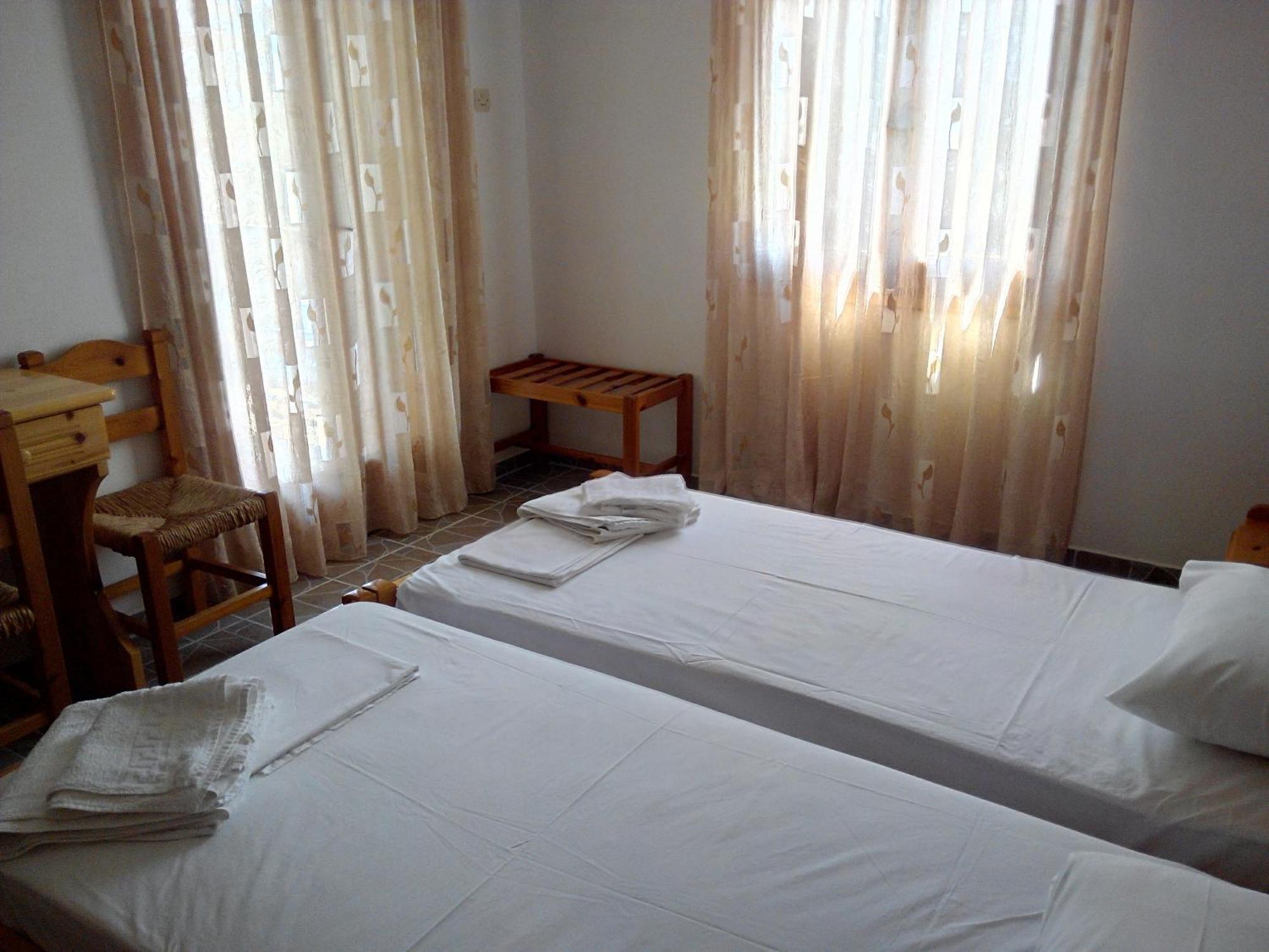 Liossis Rooms & Apartments Skopelos Town Room photo