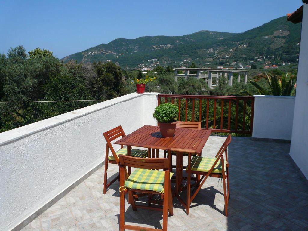 Liossis Rooms & Apartments Skopelos Town Exterior photo