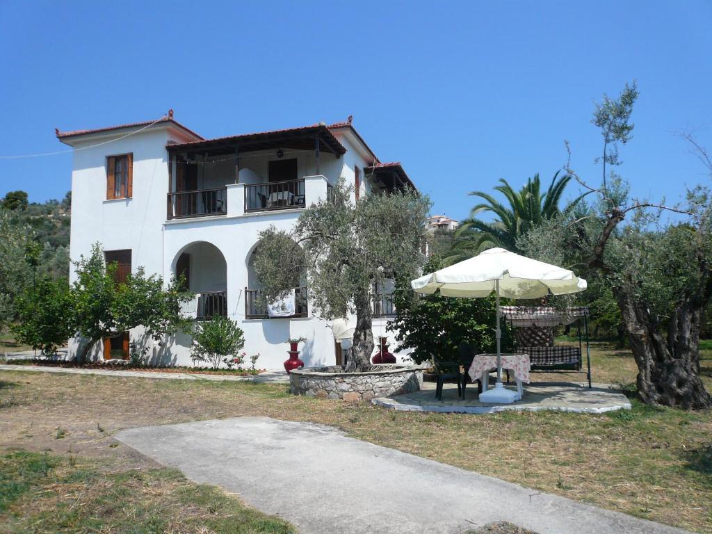 Liossis Rooms & Apartments Skopelos Town Exterior photo